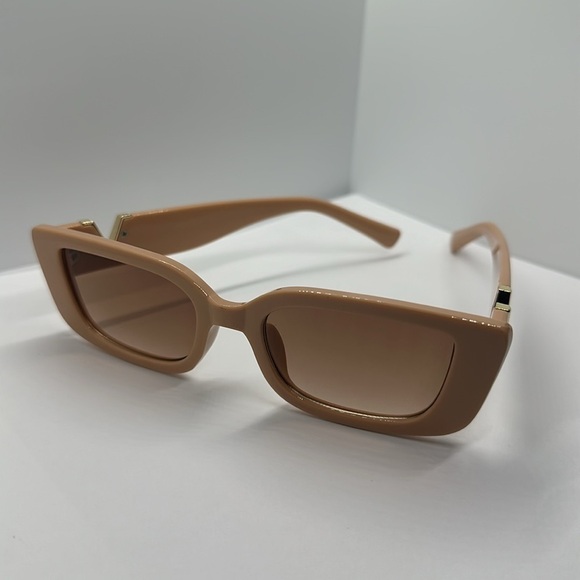 Chic  Retro Nude Square Sunglasses Gold V Detail UV Protection Trendy Shades